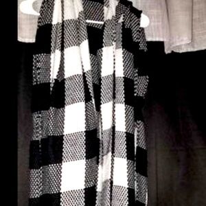 Do everything in Love Black and white plaid vest style cover up